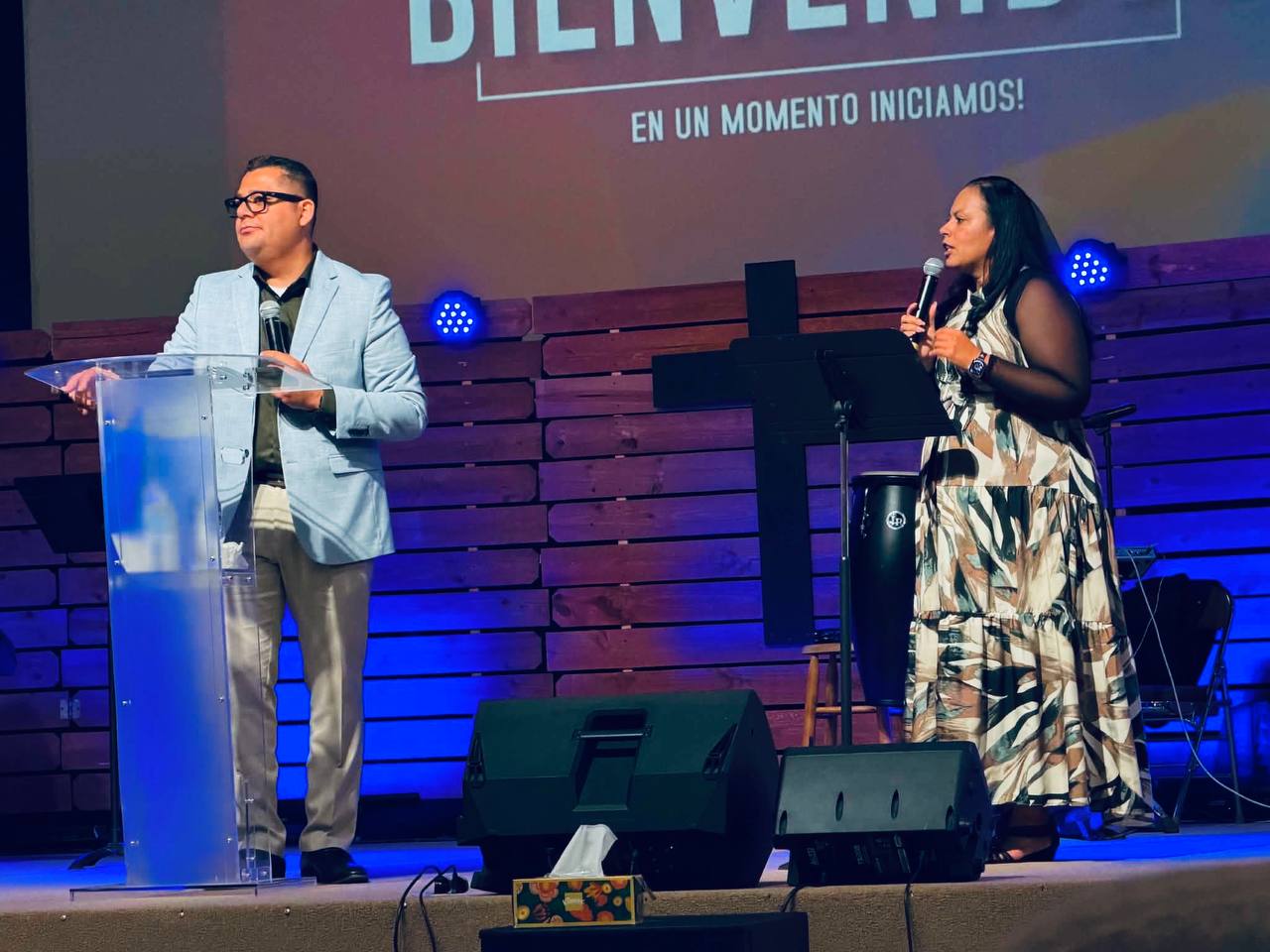 Alabanza y adoración en Templo Manantial